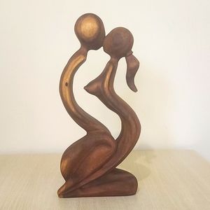 Wooden Romantic Couple Kiss Sculptures